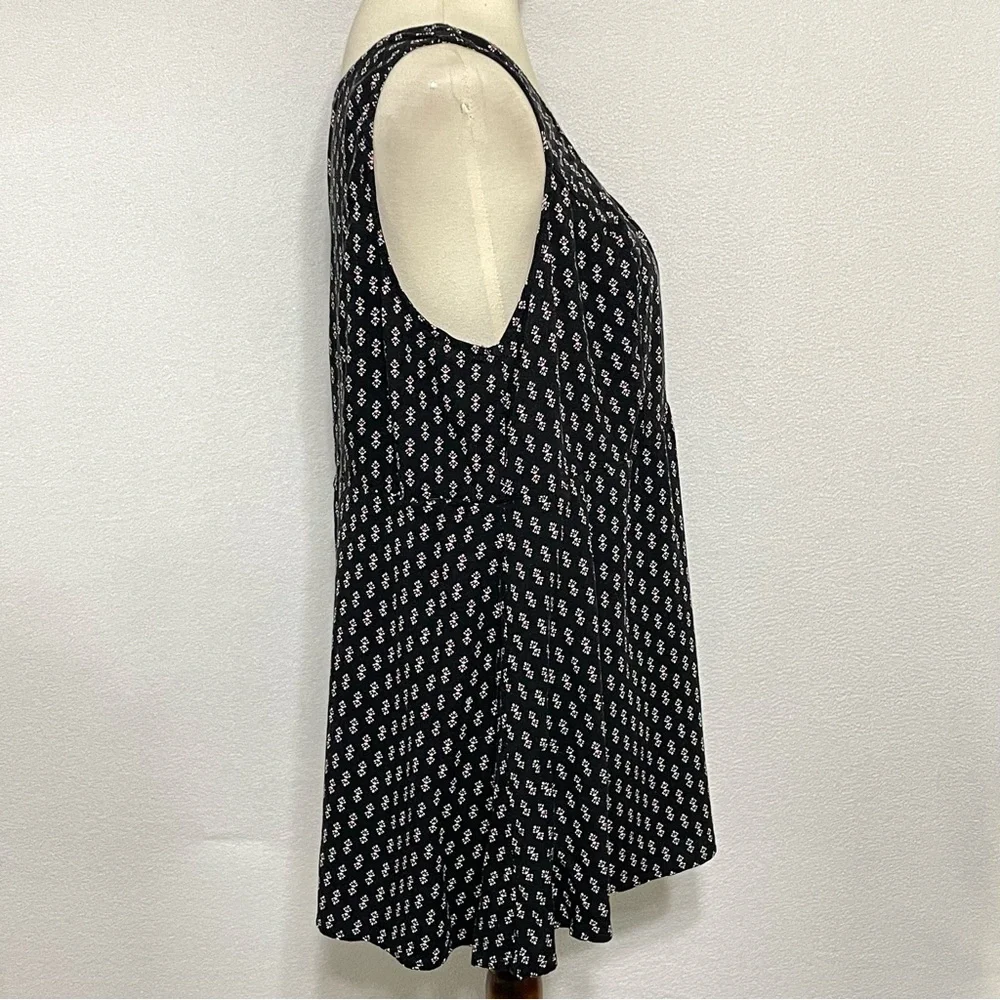 Torrid Boho Black Sleeveless Empire Waist Tank Top Sz 2 US 2X 18–20 Hook Detail